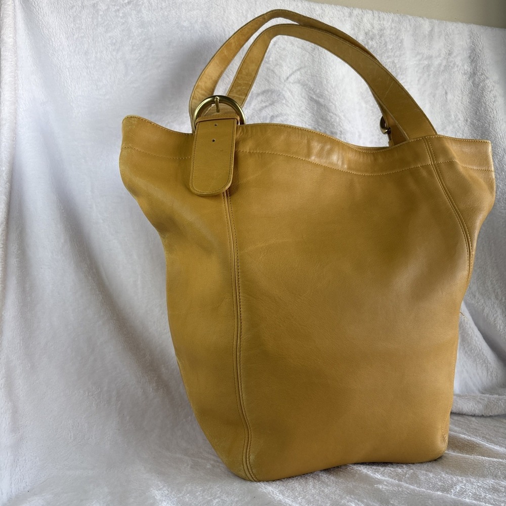 Vintage COACH Soho Duffle Tote Bag Mustard Yellow Leather Large 4082 90s USA - Picture 3 of 16